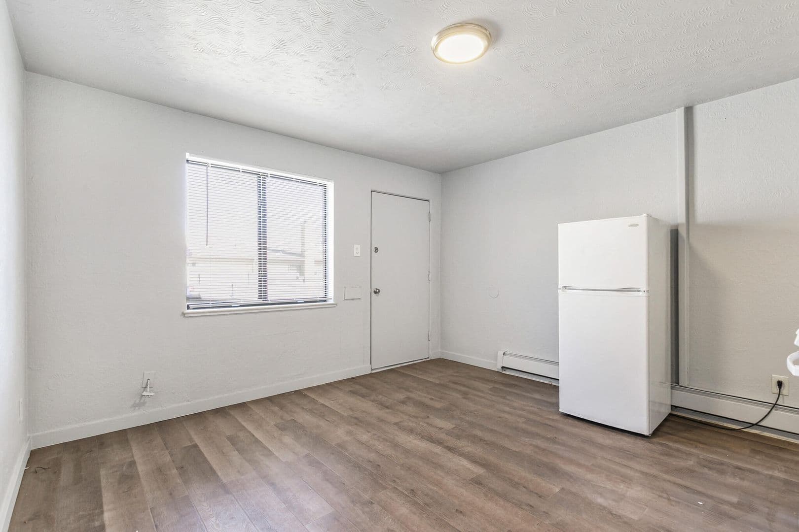 Aurora Apartment: 1467 Joliet Street #6