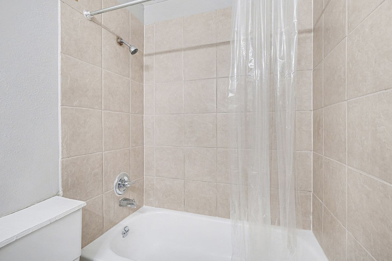 Aurora Apartment: 1600 Clinton Street