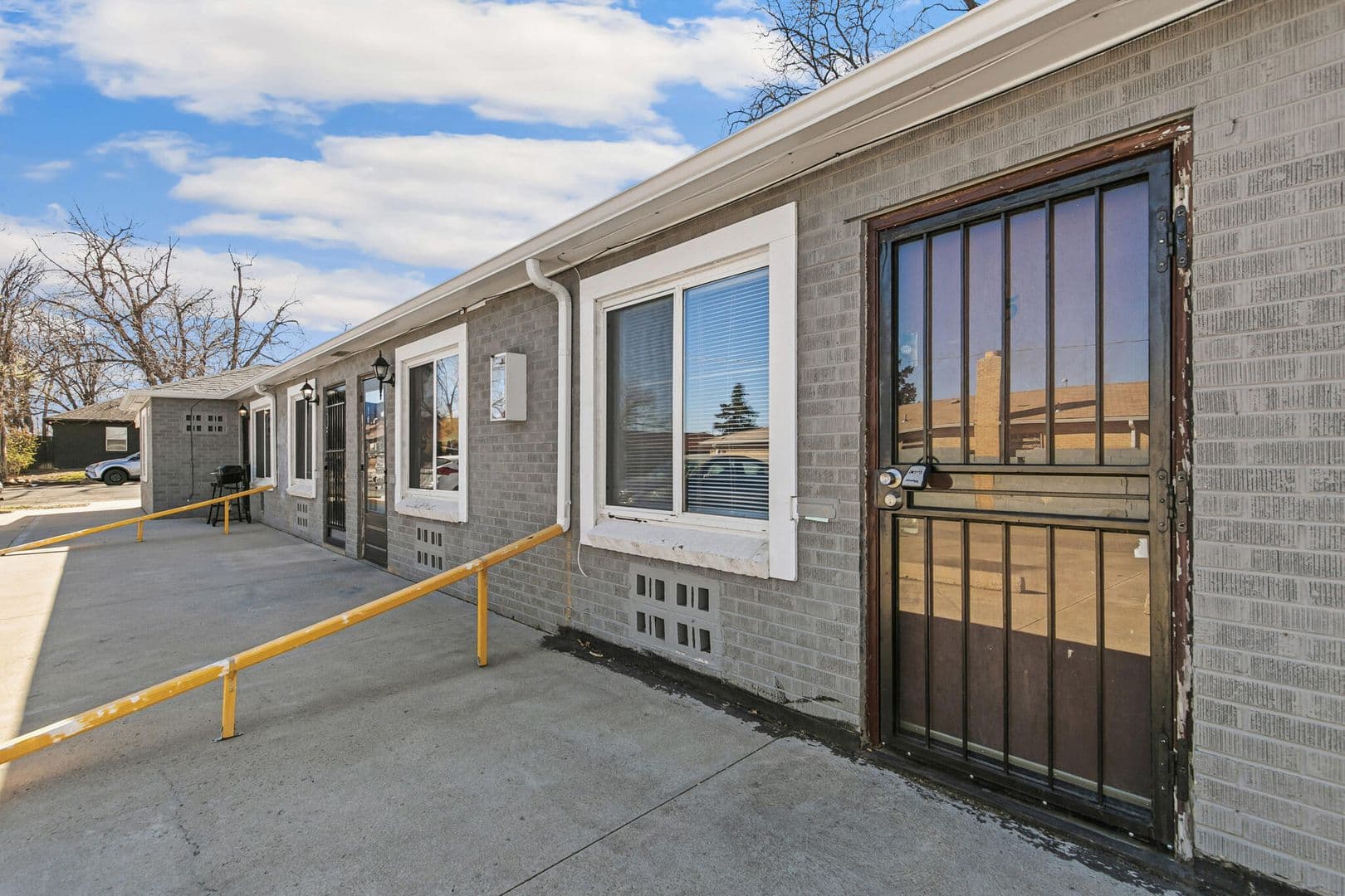 Aurora Apartment: 1467 Joliet Street #6