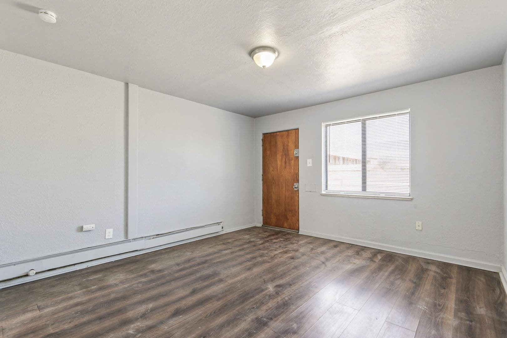 Aurora Apartment: 1467 Joliet Street #6