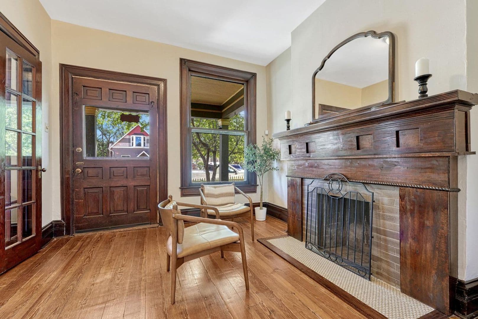 Aurora House: 1557 Dallas St.