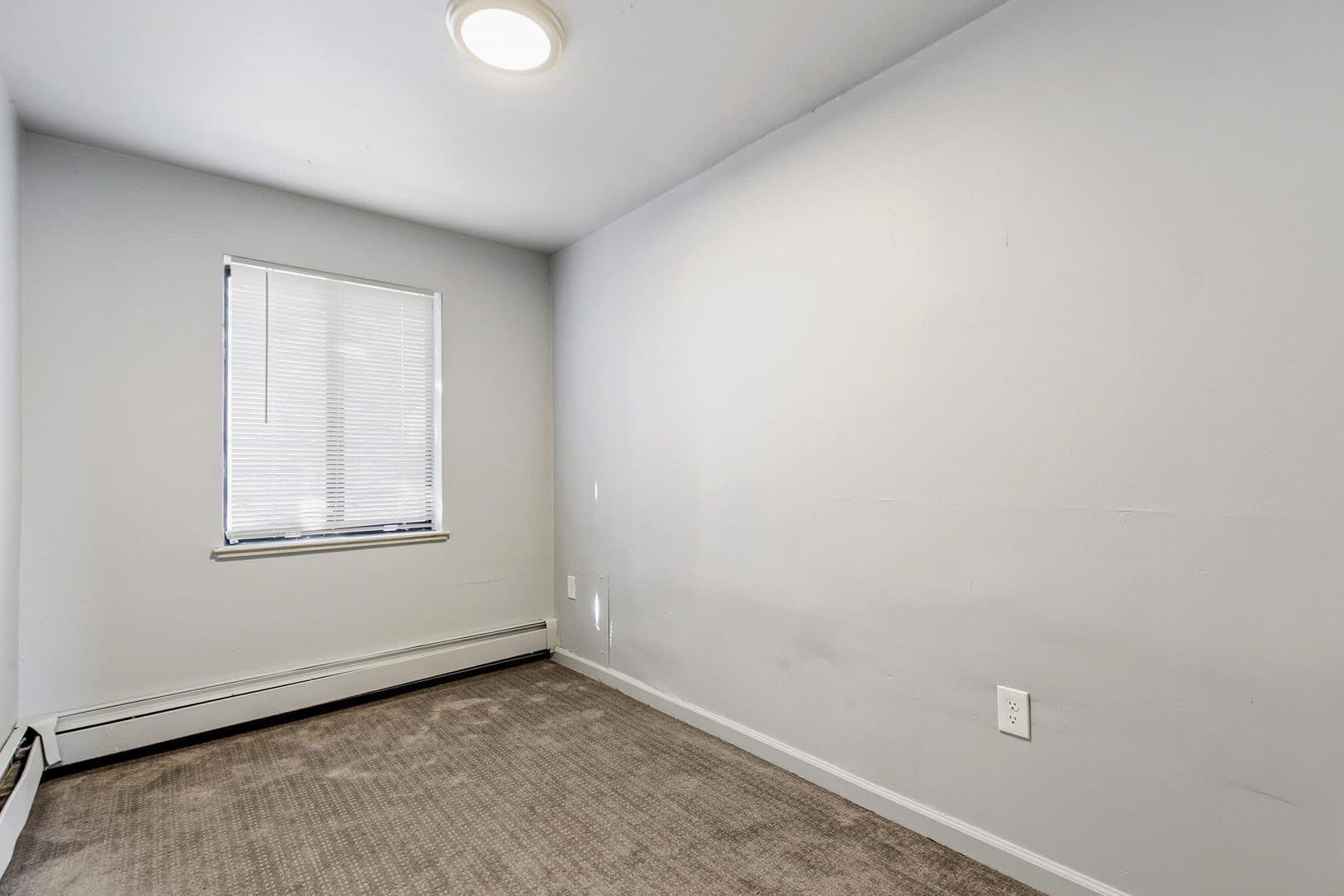 Aurora Apartment: 1467 Joliet Street #6