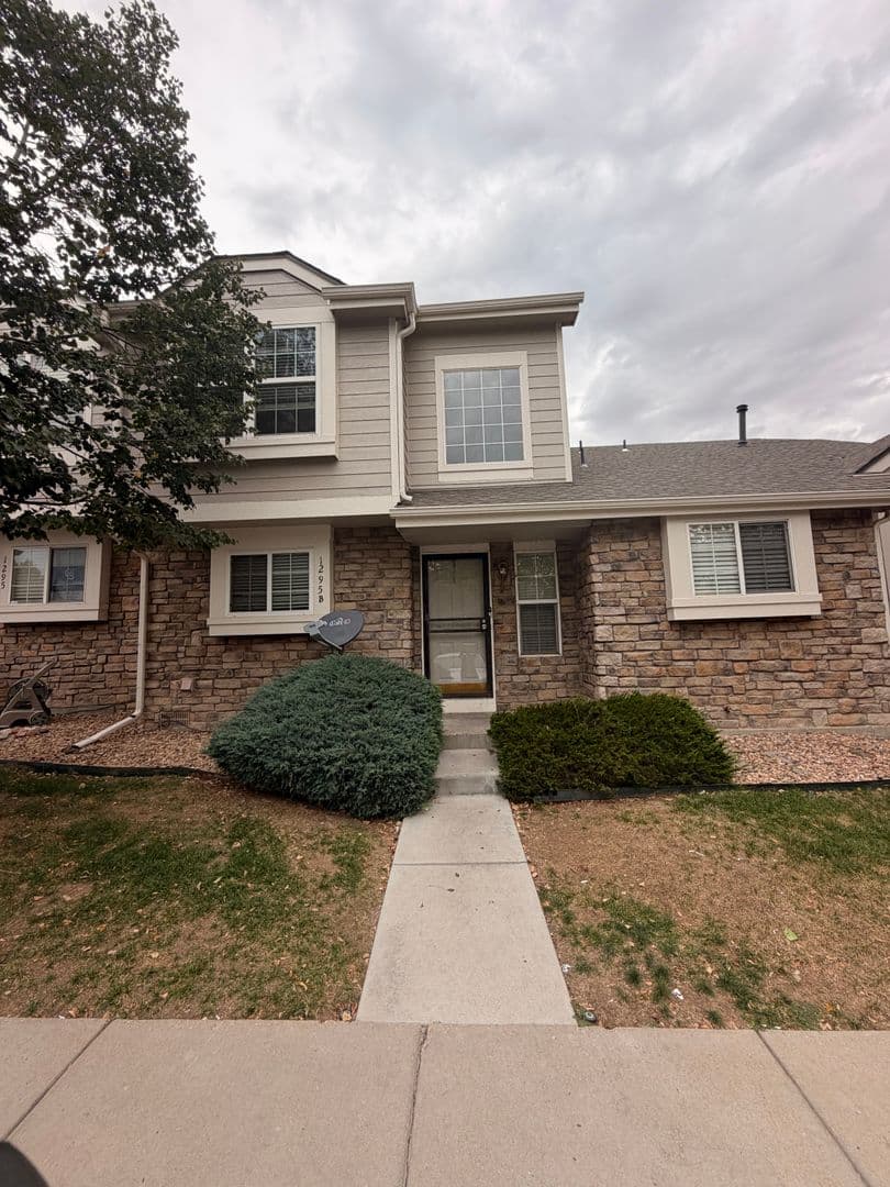 Aurora Townhome: 1295 S. Zeno Cir. #B