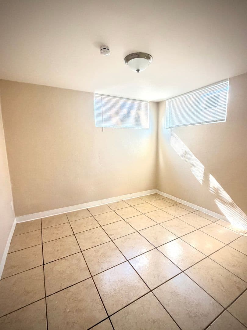 Aurora Apartment: 1430 Boston Street