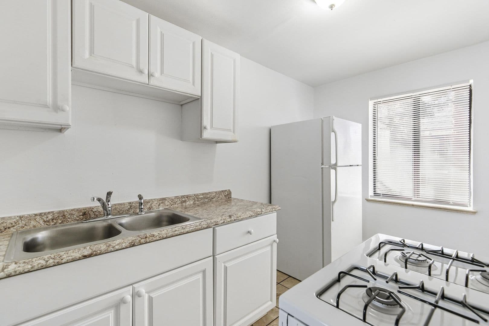 Aurora Apartment: 1467 Joliet Street #6