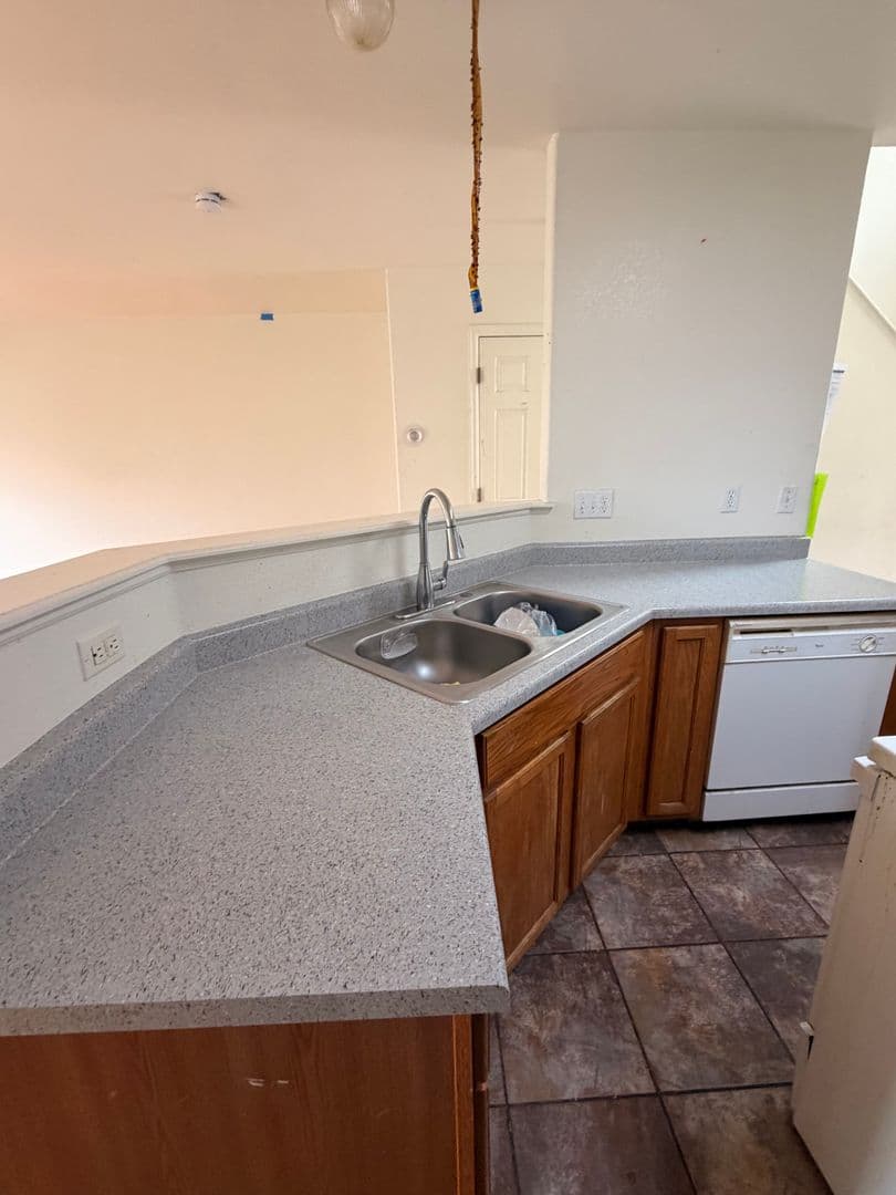 Aurora Townhome: 1295 S. Zeno Cir. #B