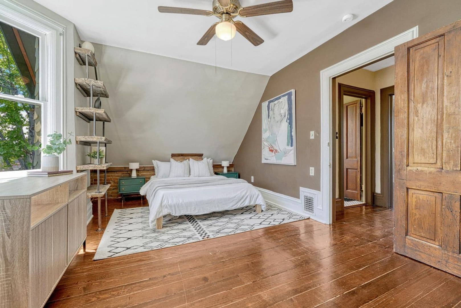 Aurora House: 1557 Dallas St.