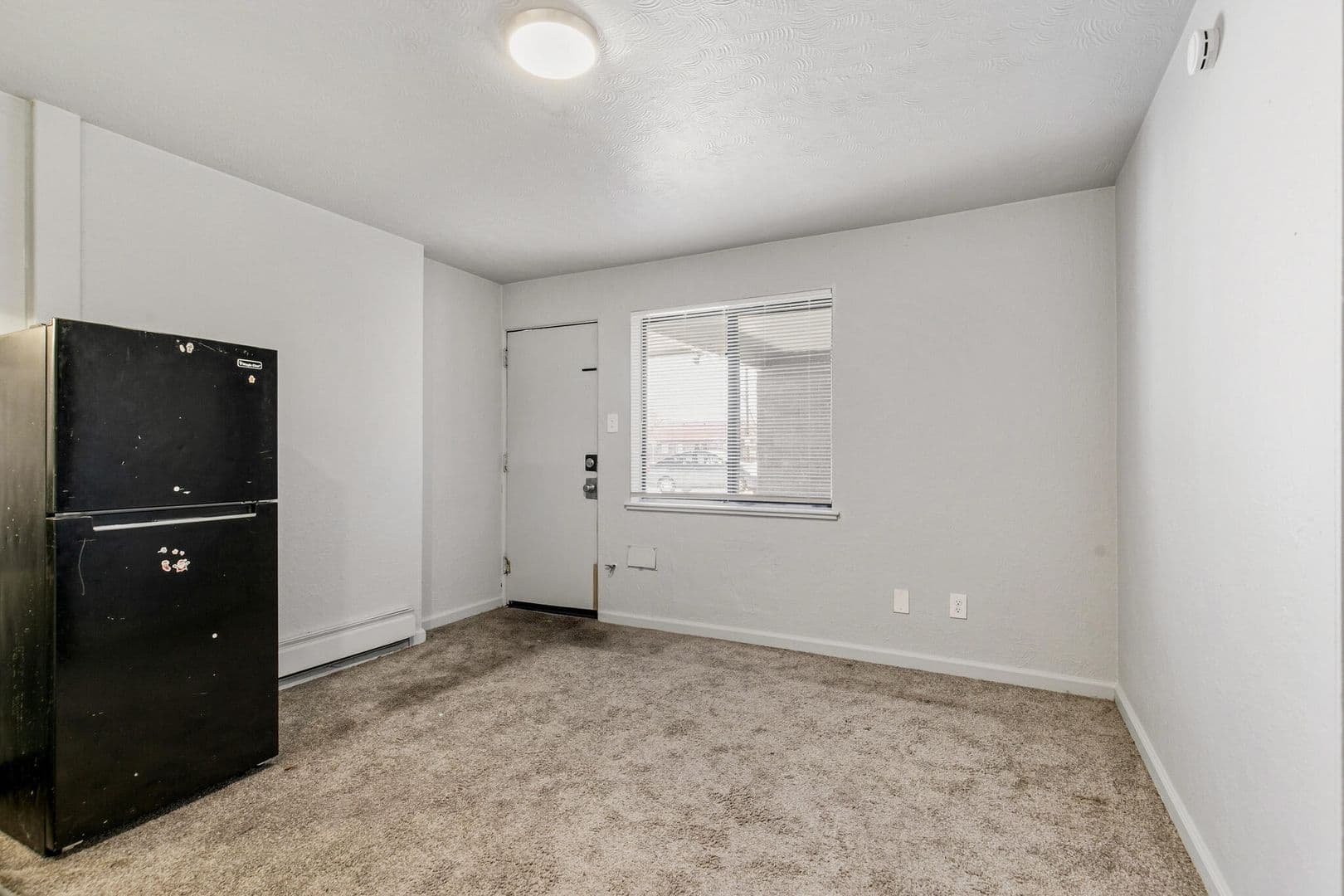 Aurora Apartment: 1467 Joliet Street #6