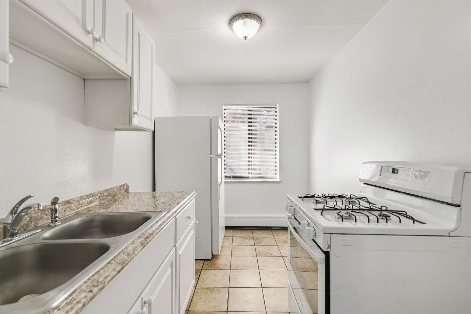 Aurora Apartment: 1467 Joliet Street #6