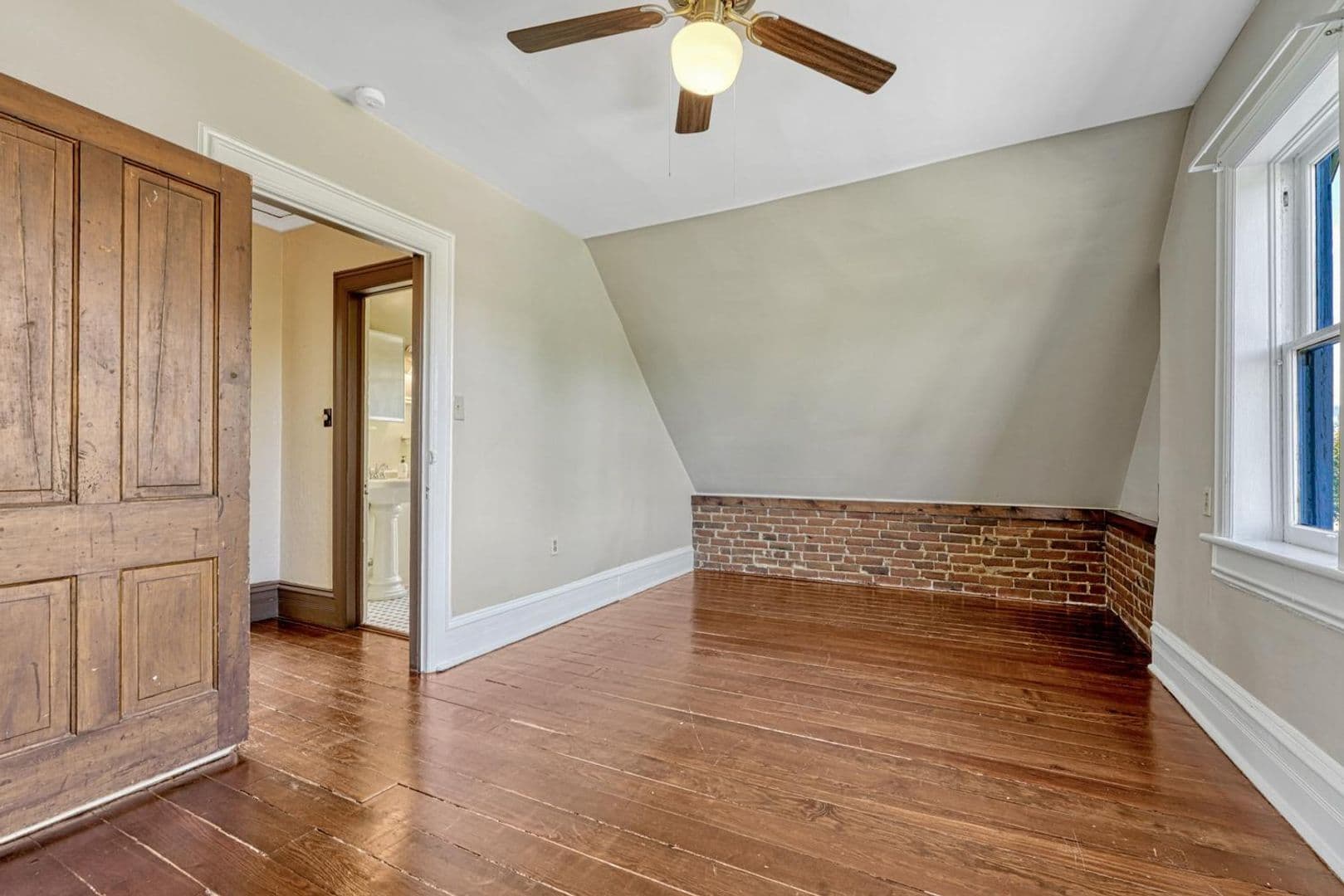 Aurora House: 1557 Dallas St.