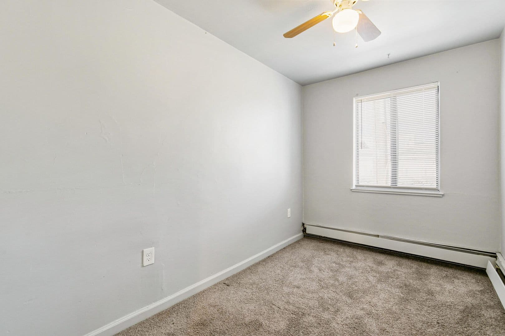 Aurora Apartment: 1467 Joliet Street #6