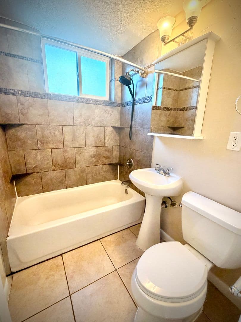 Aurora Apartment: 1430 Boston Street