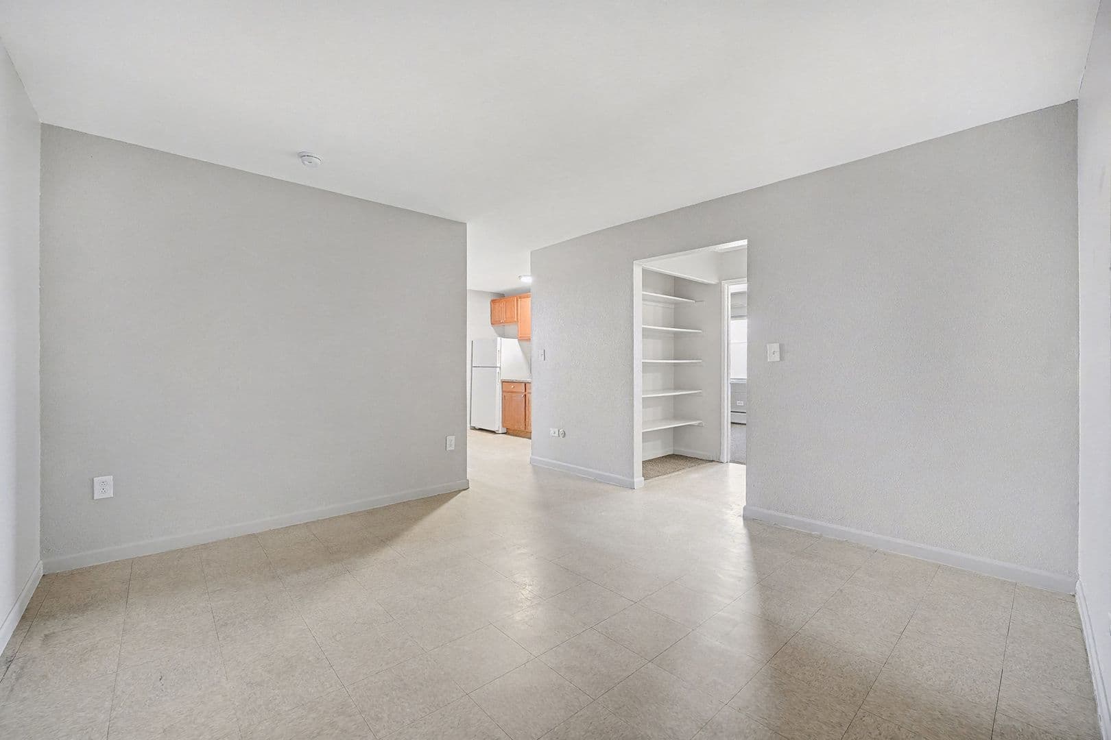 Aurora Apartment: 1600 Clinton Street