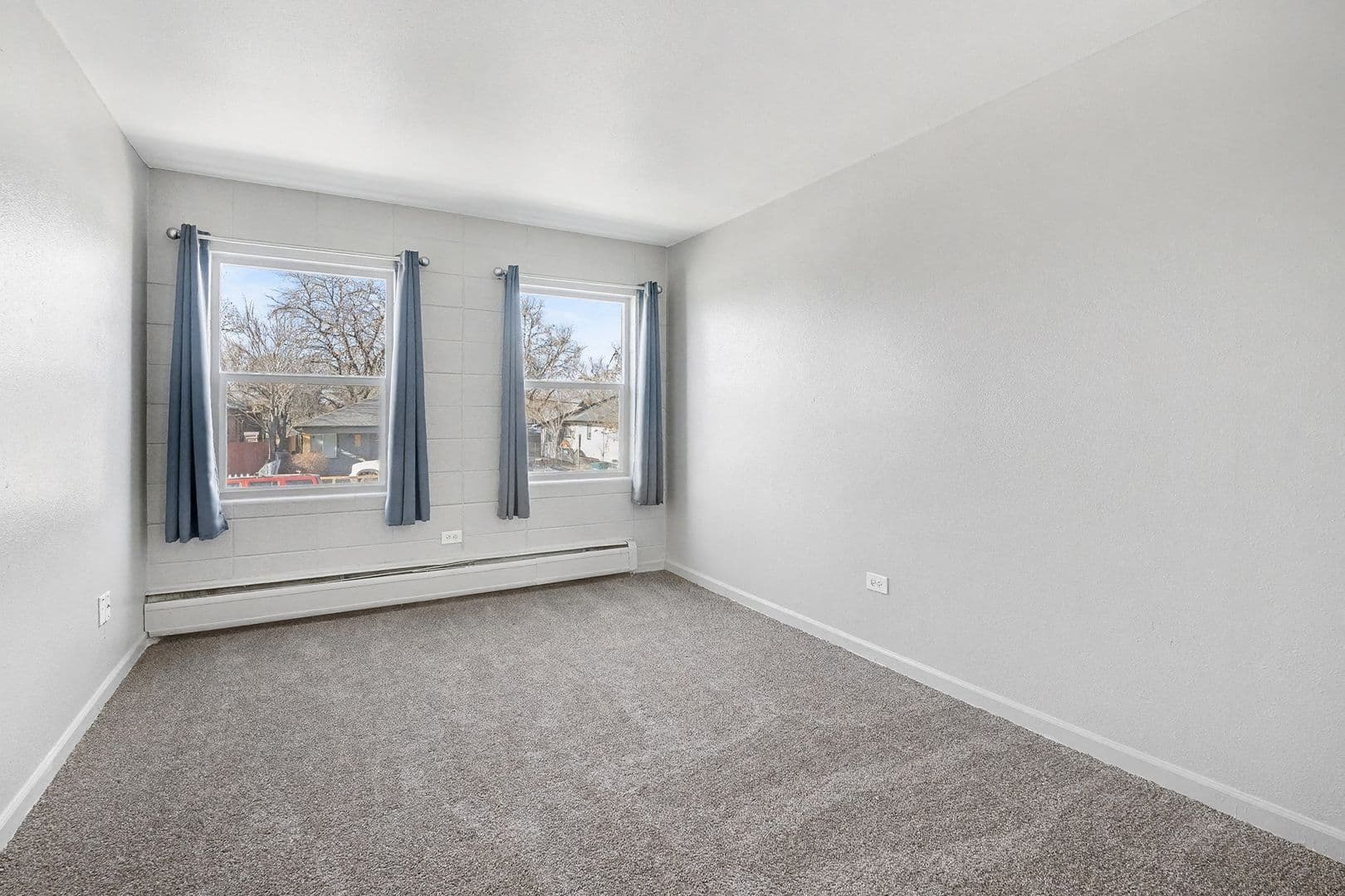 Aurora Apartment: 1600 Clinton Street