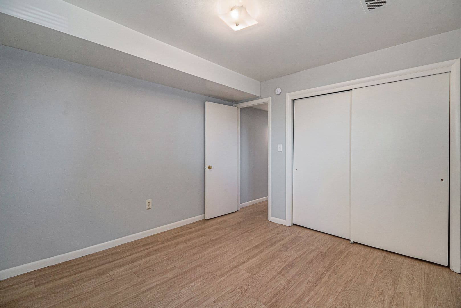 Lakewood Apartment: 7360 W.20th Ave. Unit B