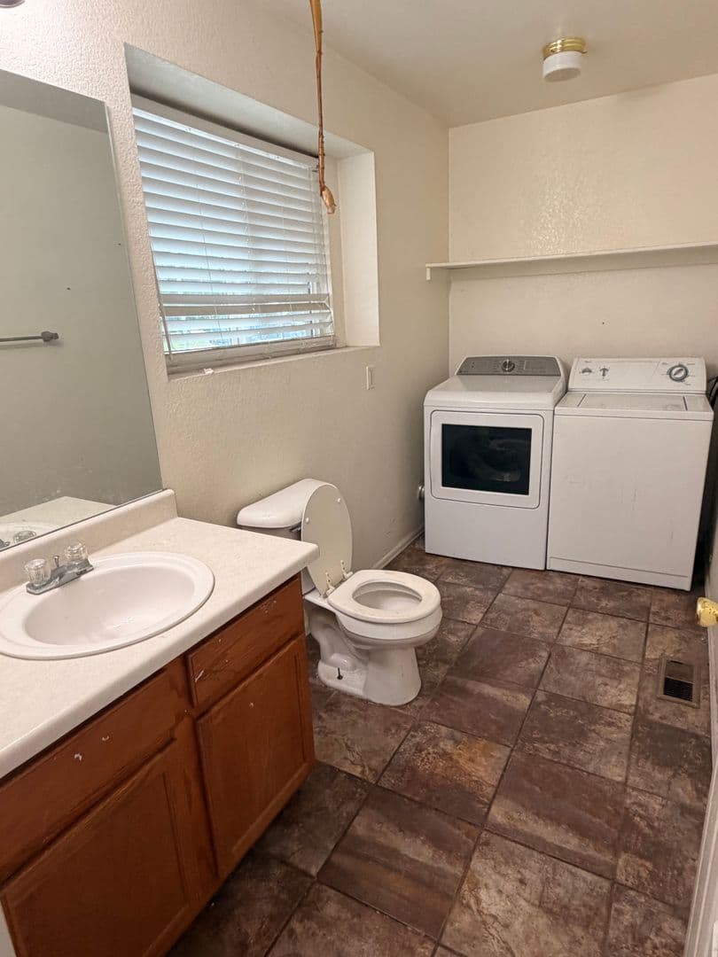 Aurora Townhome: 1295 S. Zeno Cir. #B