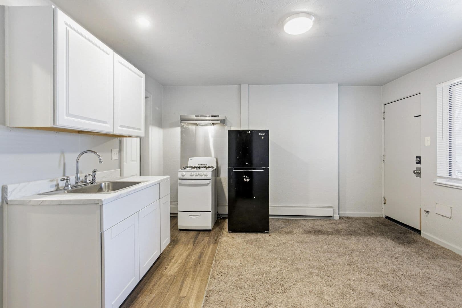 Aurora Apartment: 1467 Joliet Street #6