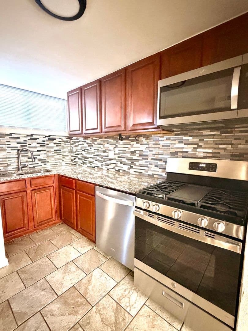 Aurora Apartment: 1430 Boston Street