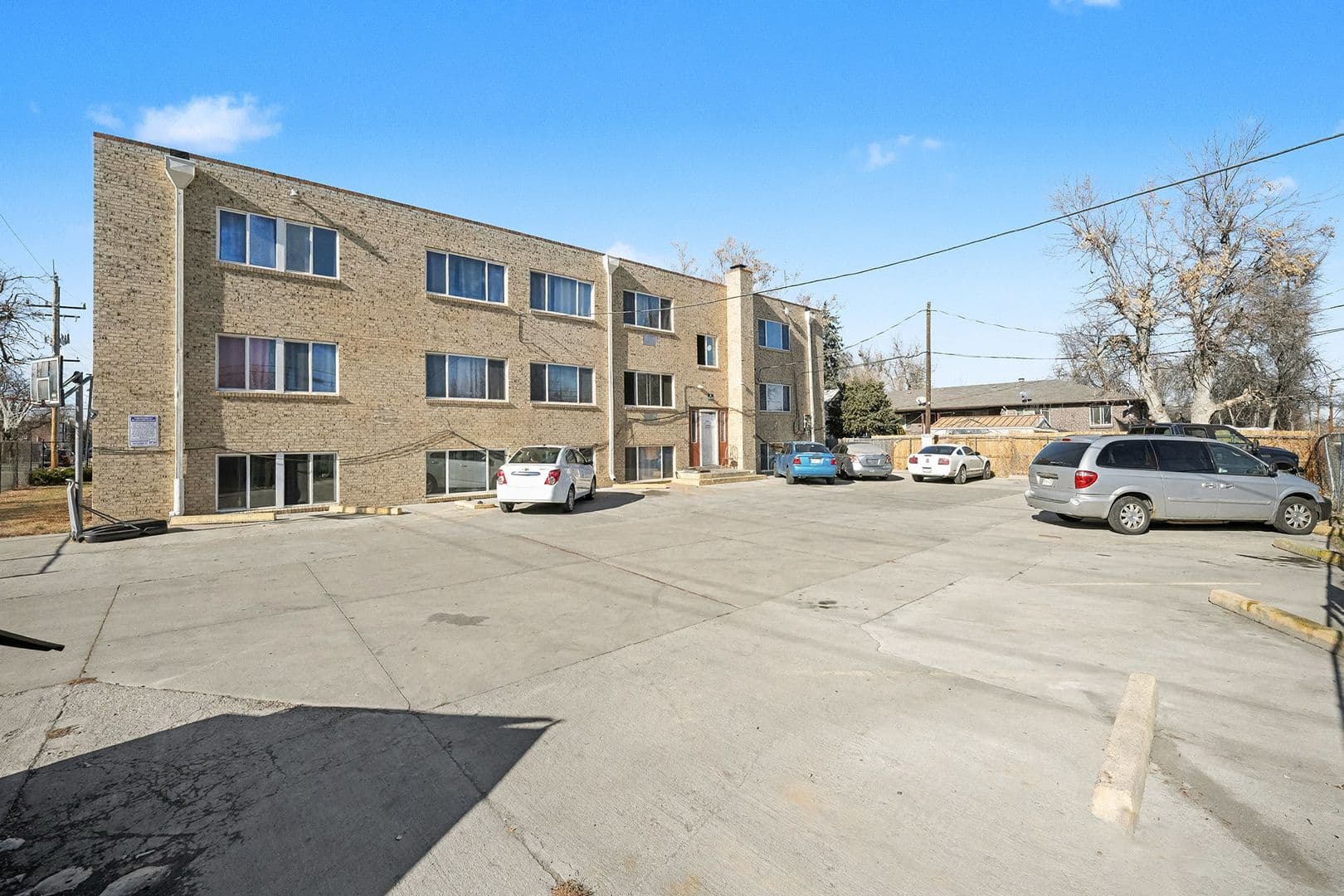Aurora Apartment: 1600 Clinton Street