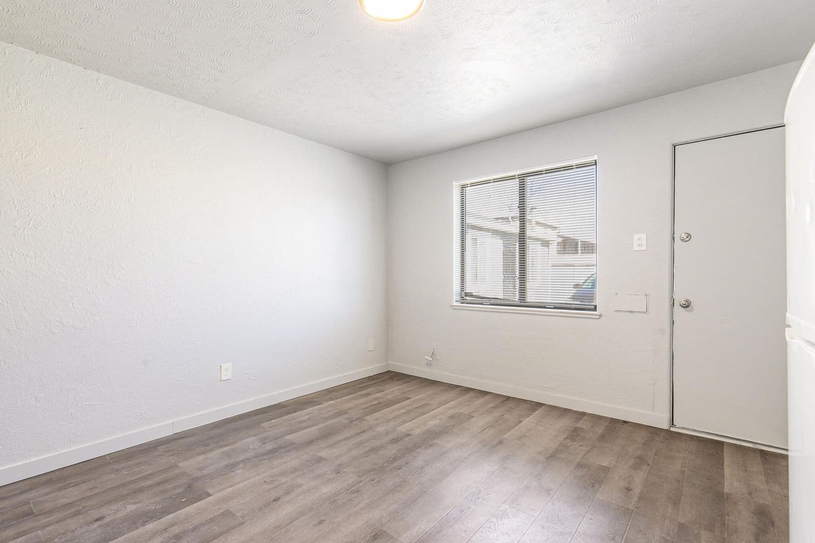 Aurora Apartment: 1467 Joliet Street #6