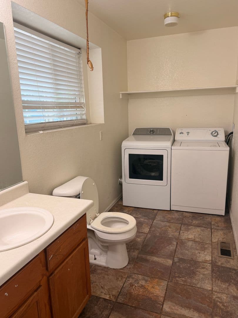 Aurora Townhome: 1295 S. Zeno Cir. #B