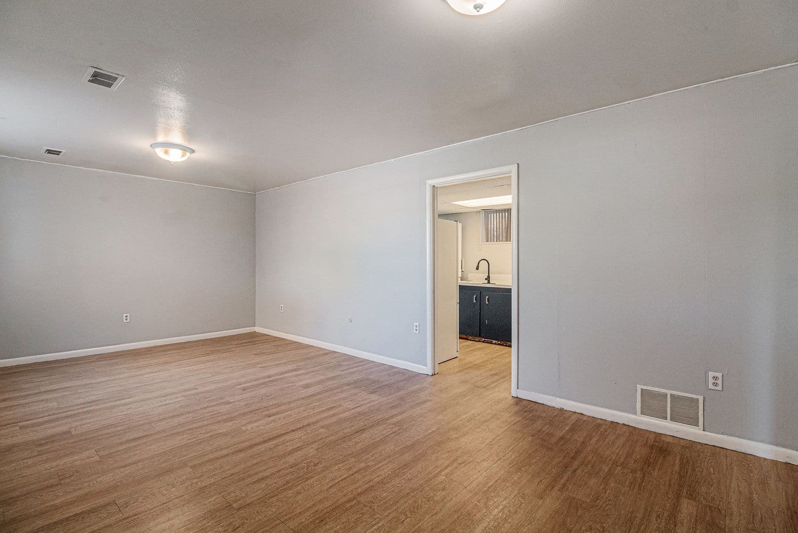 Lakewood Apartment: 7360 W.20th Ave. Unit B