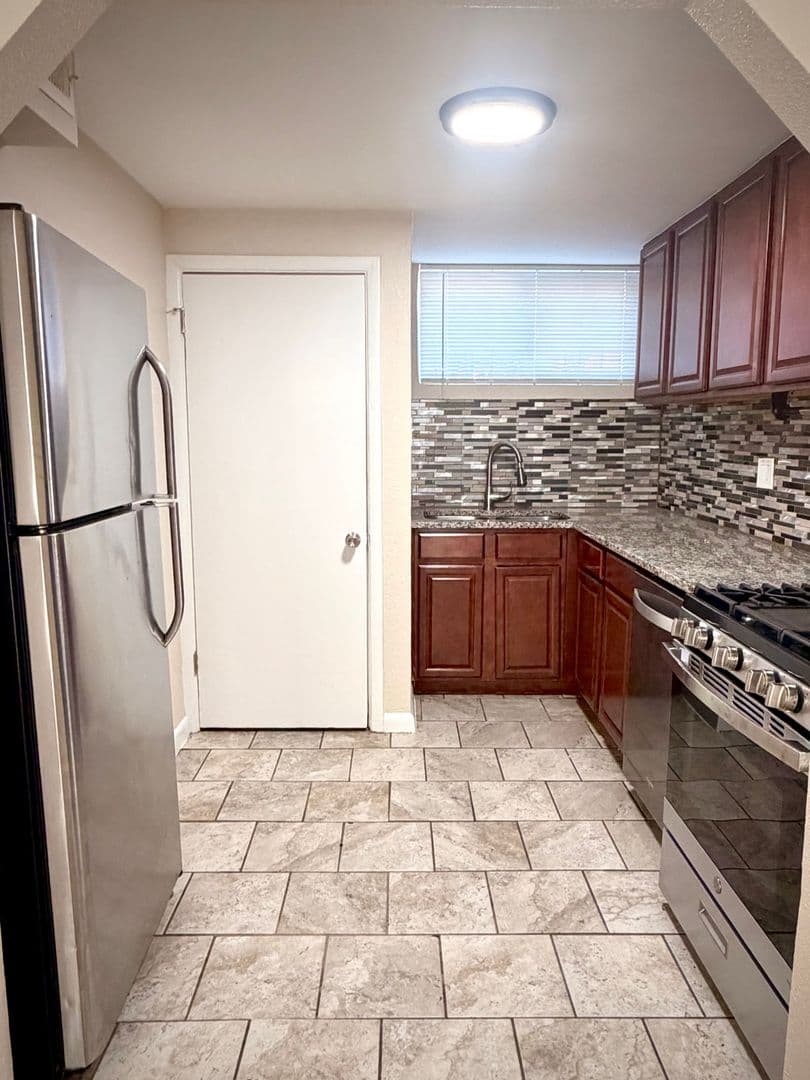 Aurora Apartment: 1430 Boston Street