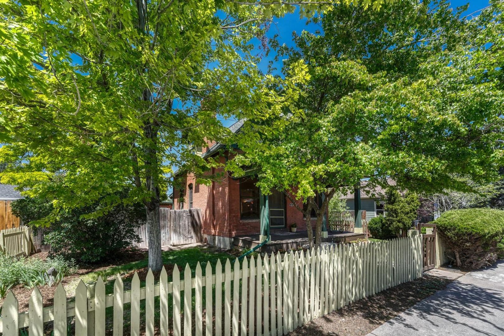 Aurora House: 1557 Dallas St.