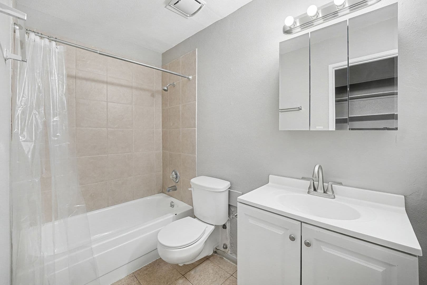 Aurora Apartment: 1600 Clinton Street