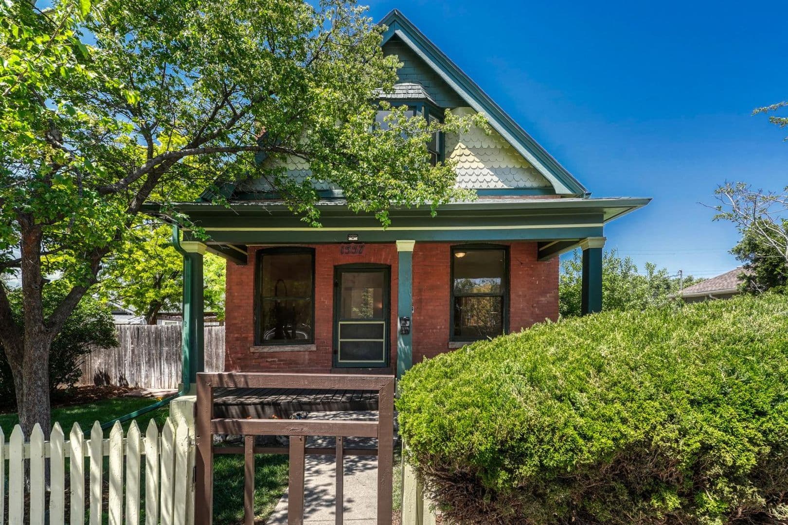 Aurora House: 1557 Dallas St.