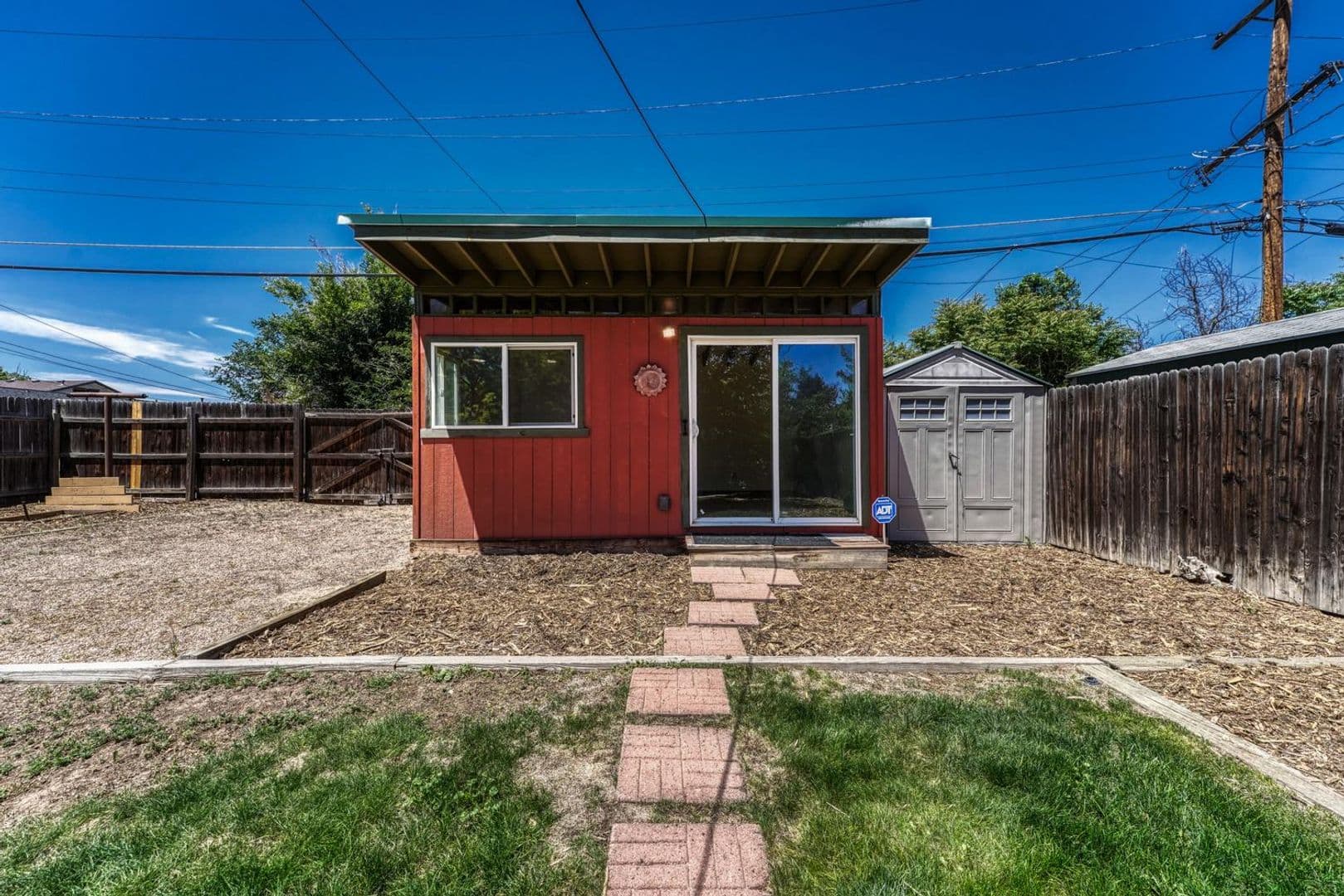 Aurora House: 1557 Dallas St.