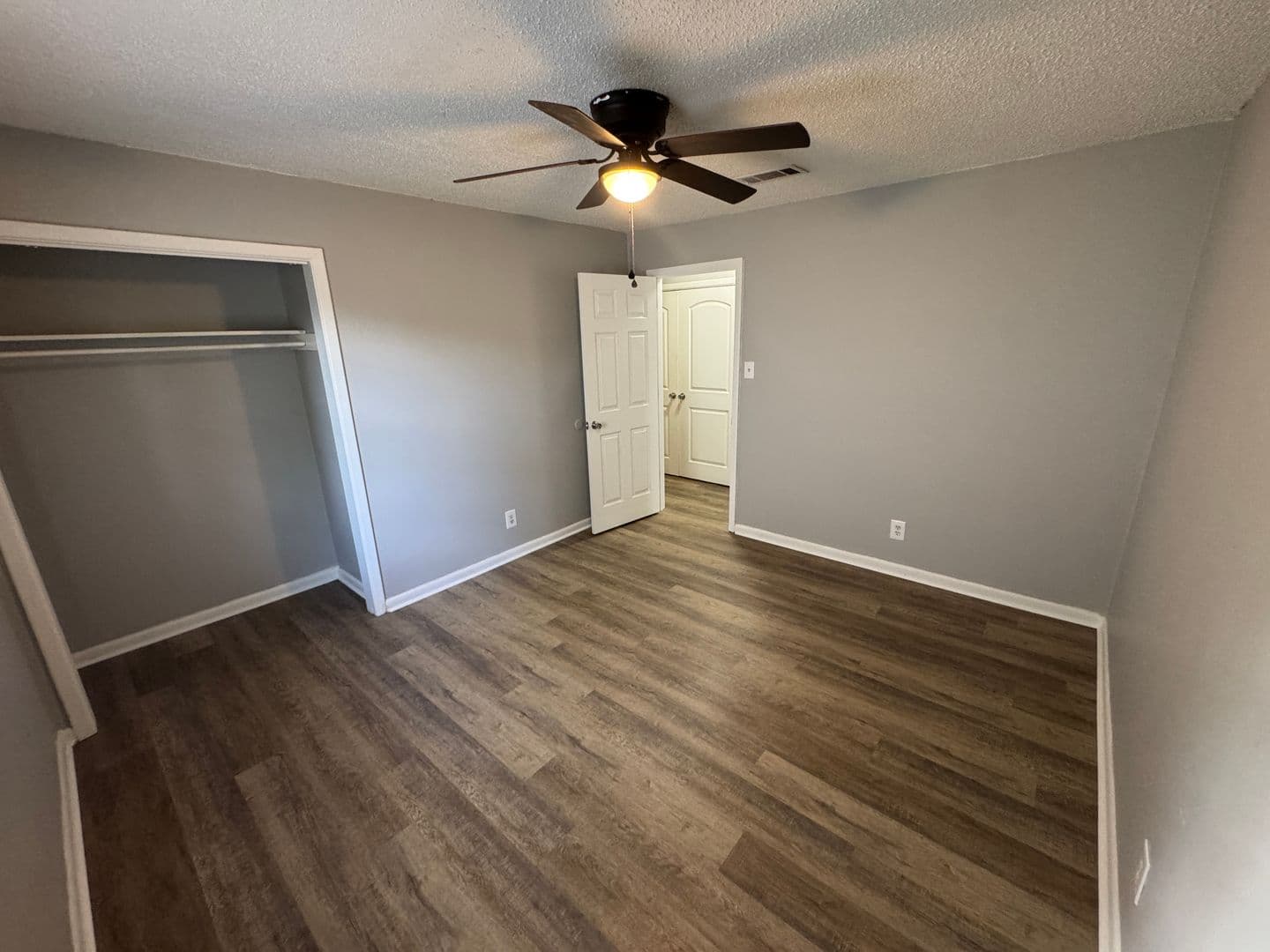 Sherwood Apartment: 619-621 Newcastle Drive