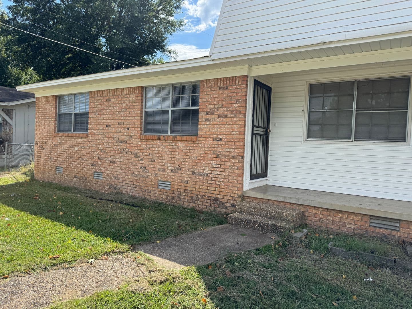 Sherwood Apartment: 619-621 Newcastle Drive