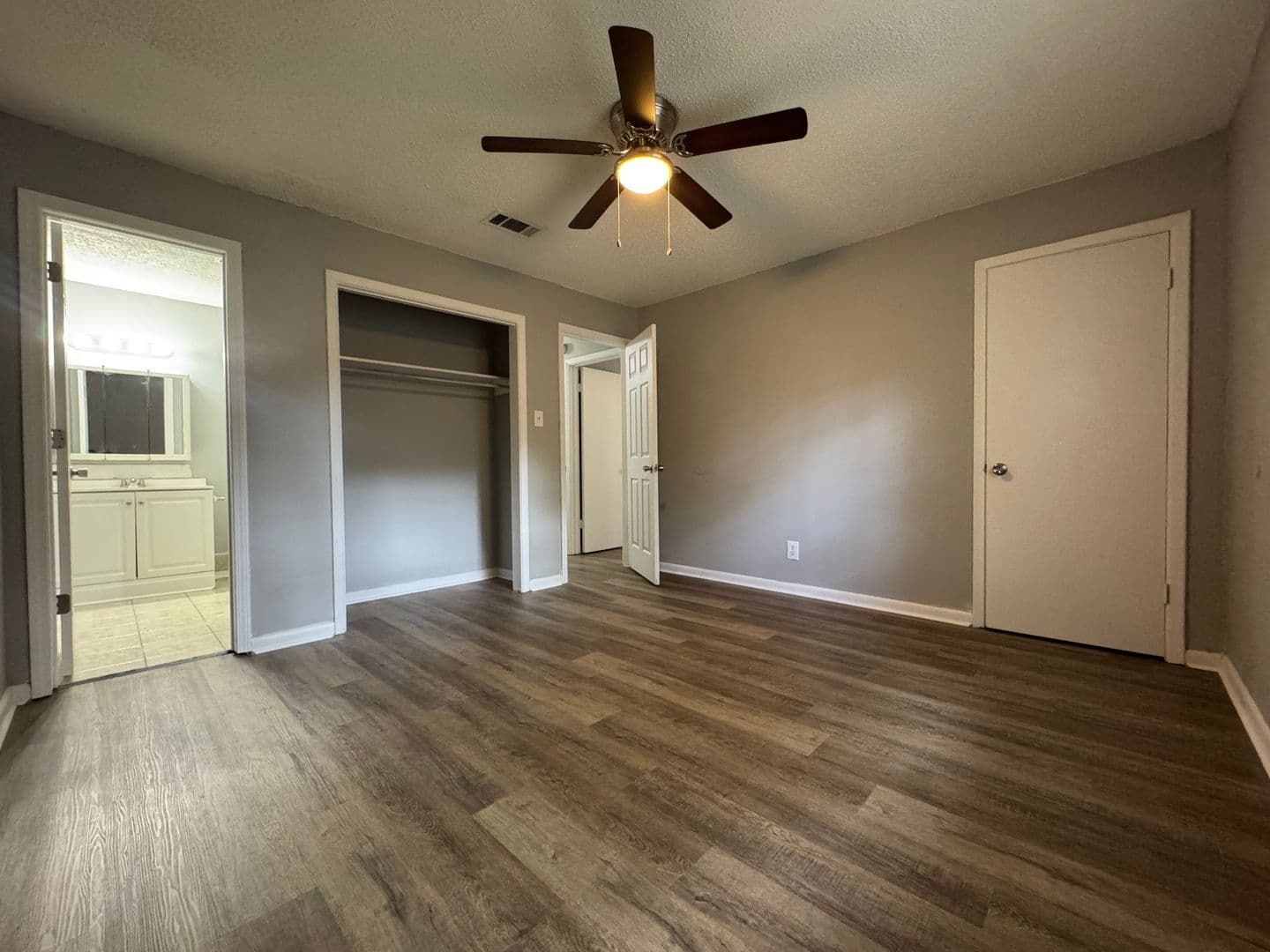 Sherwood Apartment: 619-621 Newcastle Drive