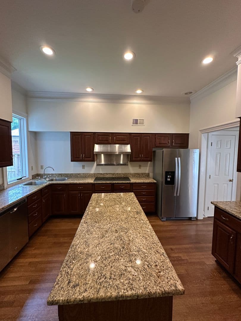 Memphis House: 320 N River Oaks