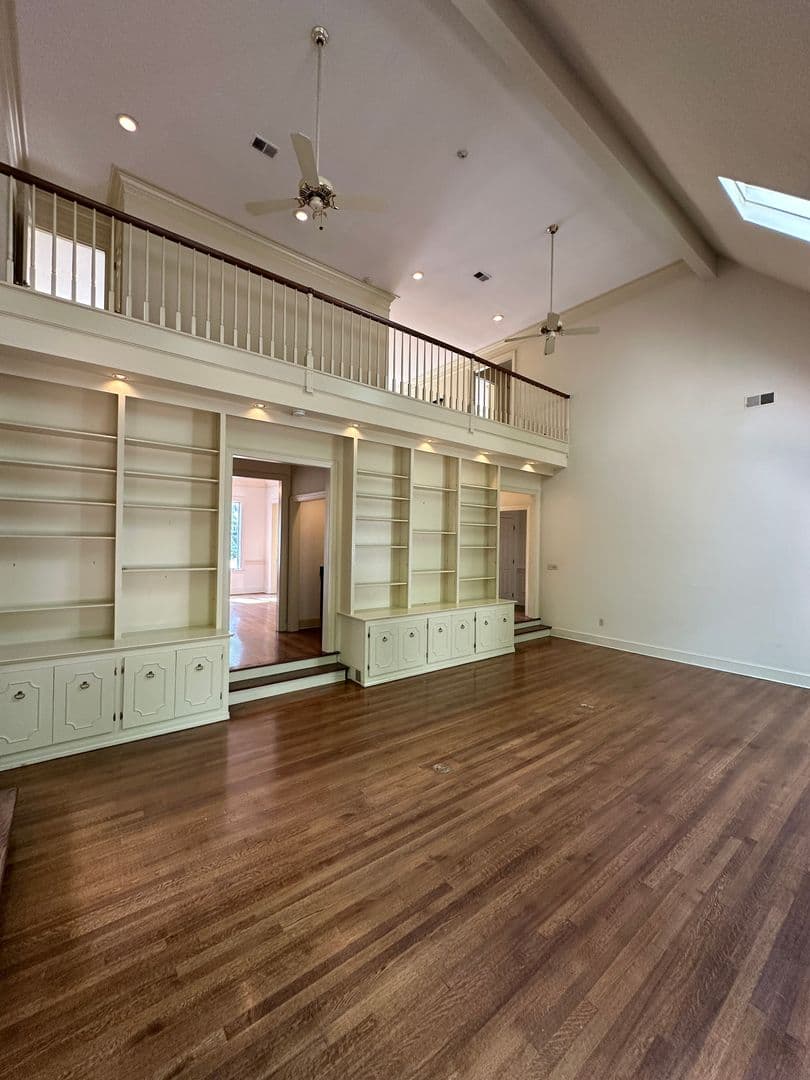 Memphis House: 320 N River Oaks