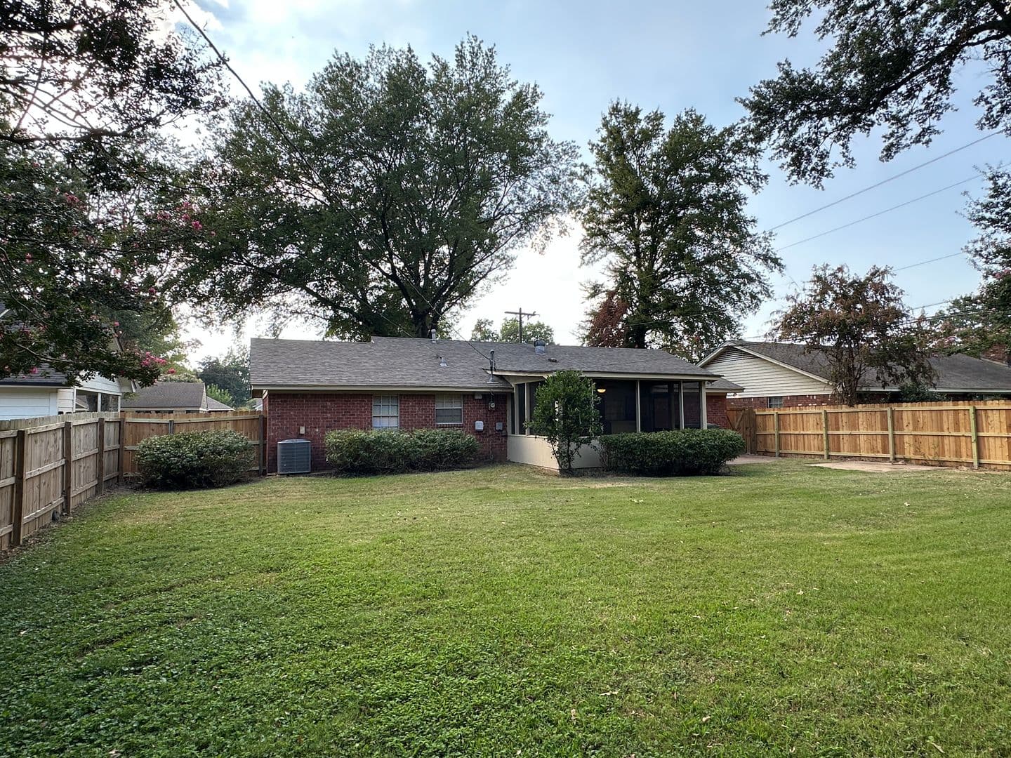 Memphis House: 1662 Vera Cruz Street