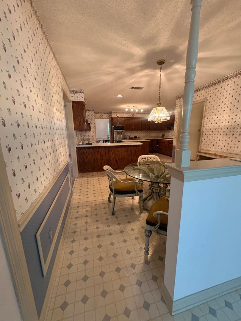 Bartlett House: 2616 Charles Bryan Road