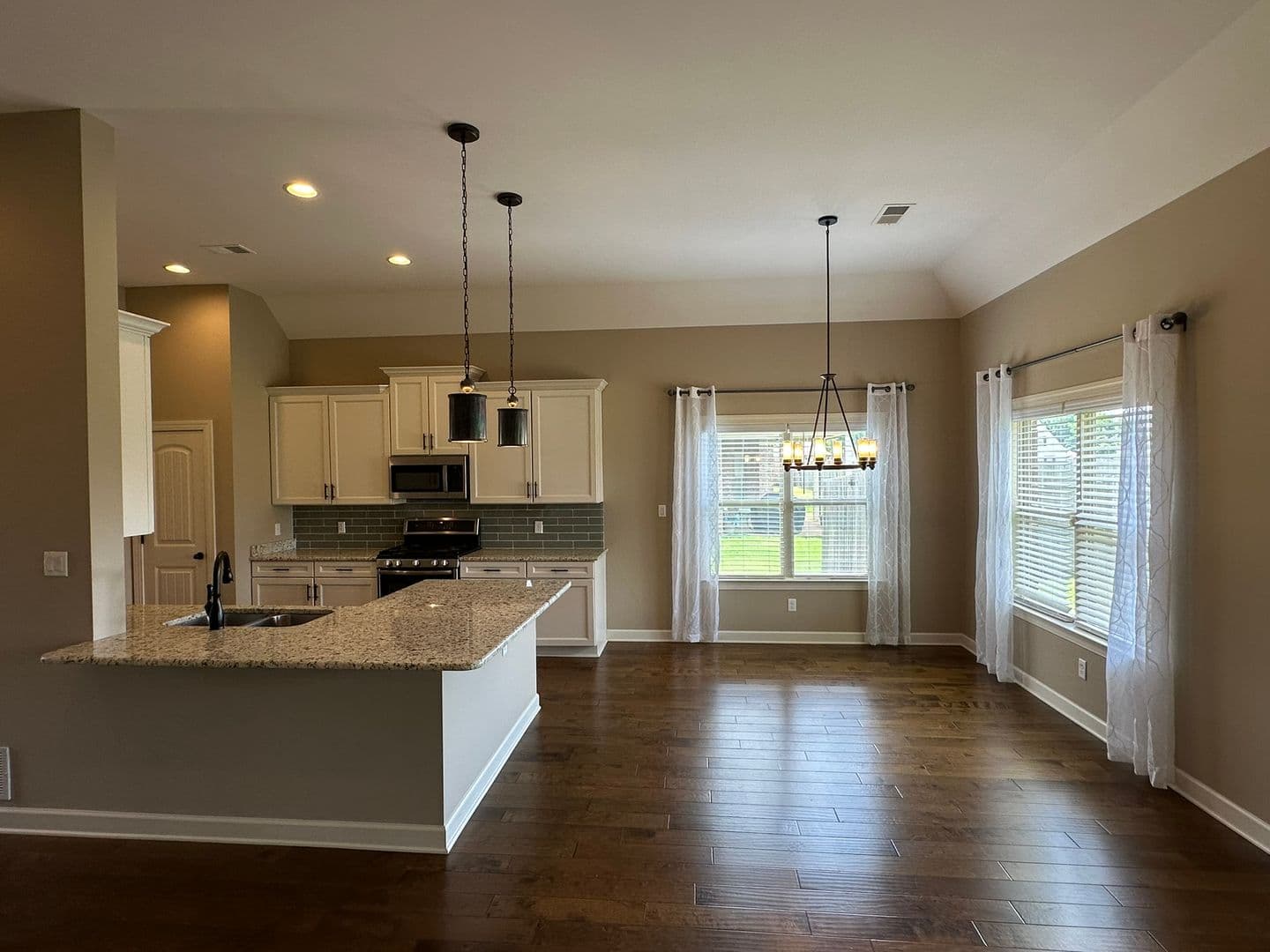 Southaven House: 5877 Shiloh Ln