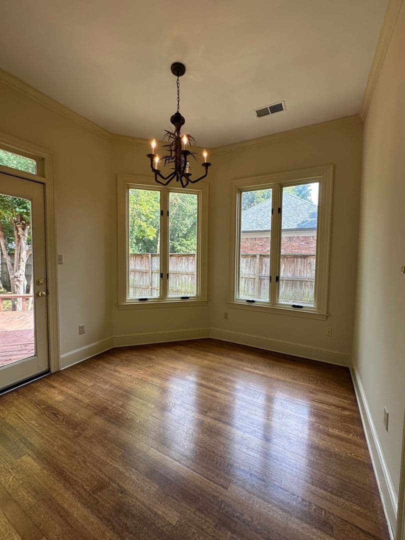 Memphis House: 320 N River Oaks