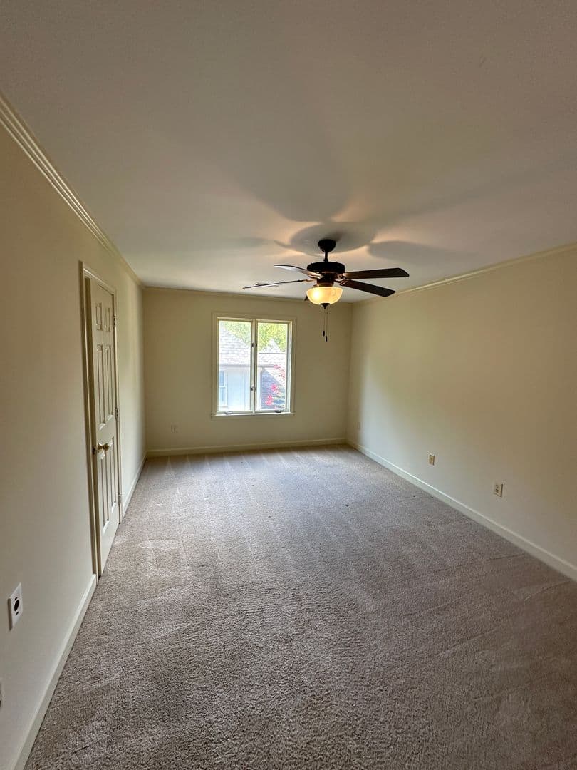 Memphis House: 320 N River Oaks