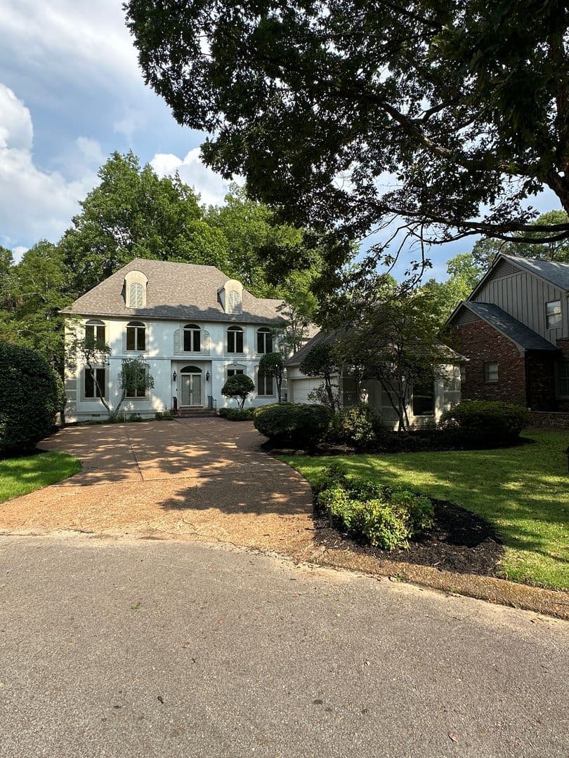 Memphis House: 320 N River Oaks