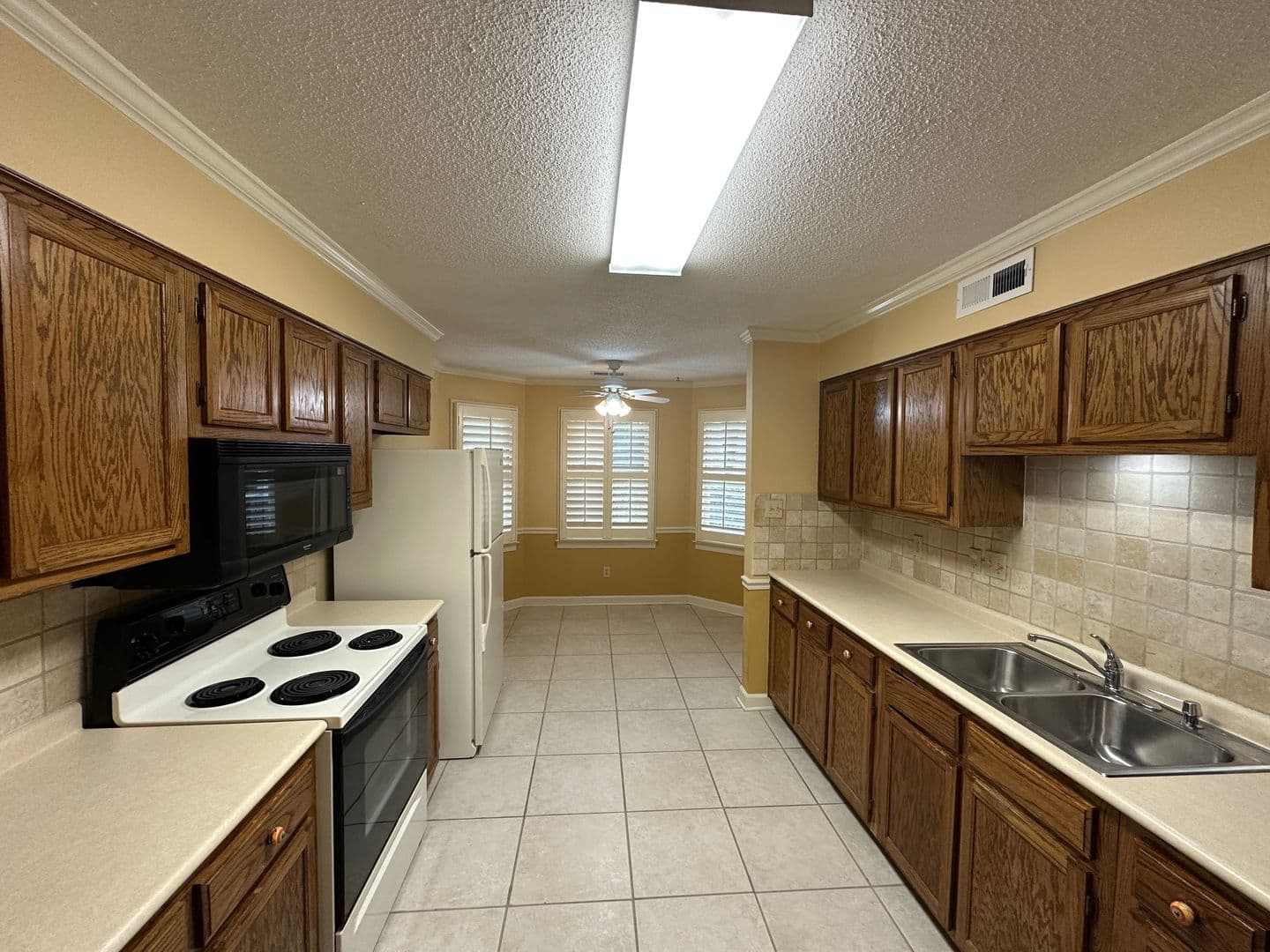 Collierville House: 857 Hickory Oaks Cr