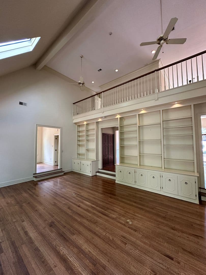 Memphis House: 320 N River Oaks