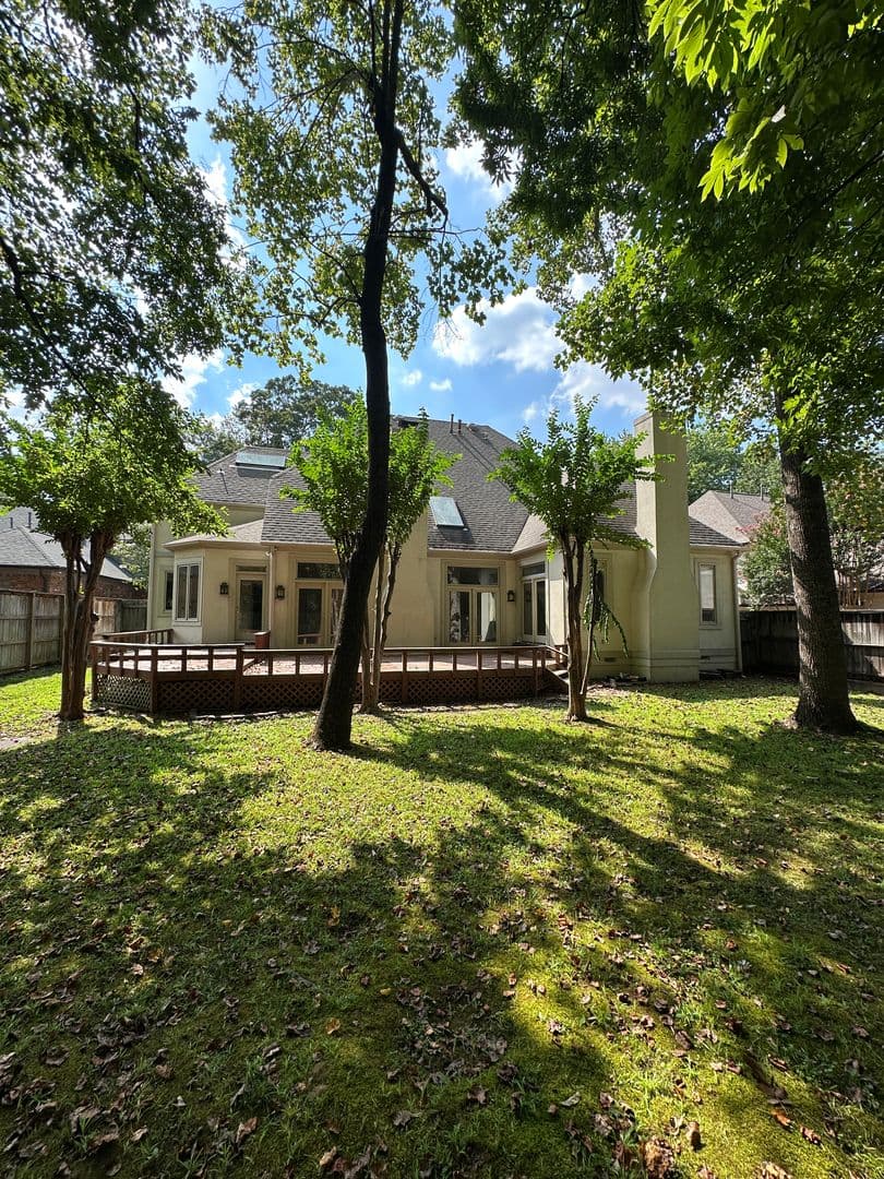 Memphis House: 320 N River Oaks