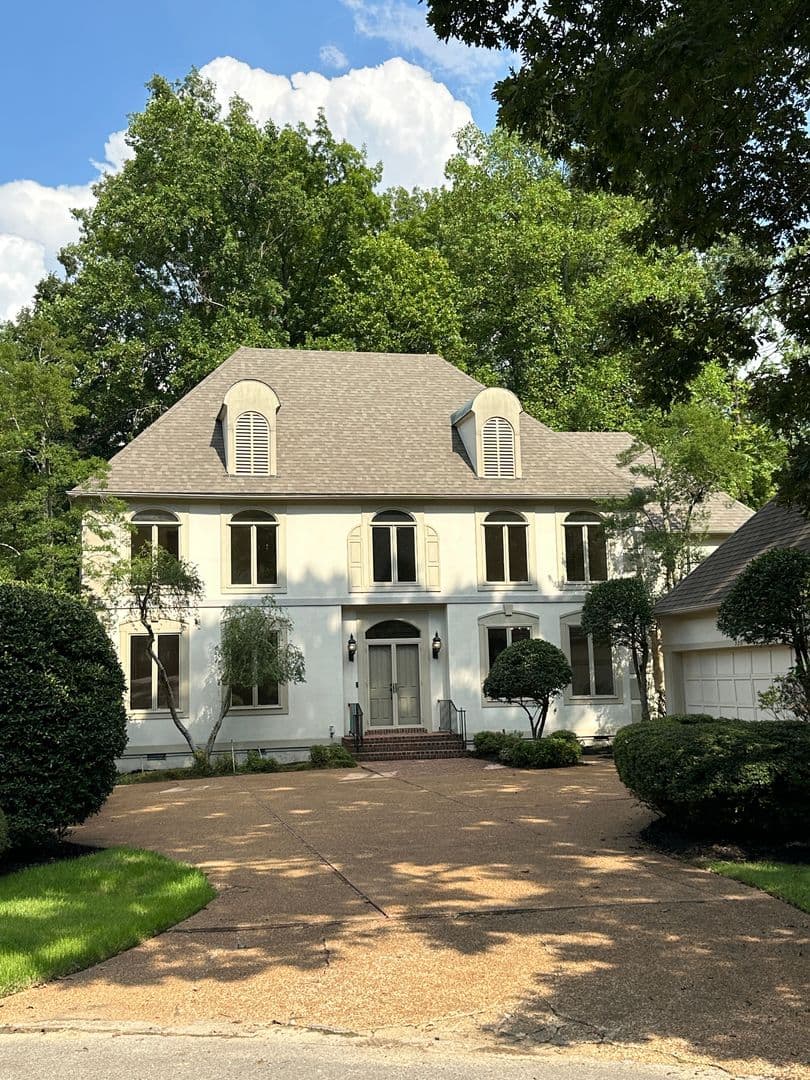 Memphis House: 320 N River Oaks