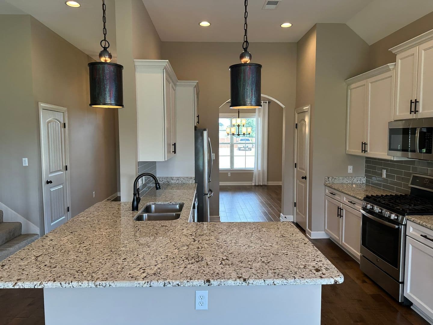 Southaven House: 5877 Shiloh Ln