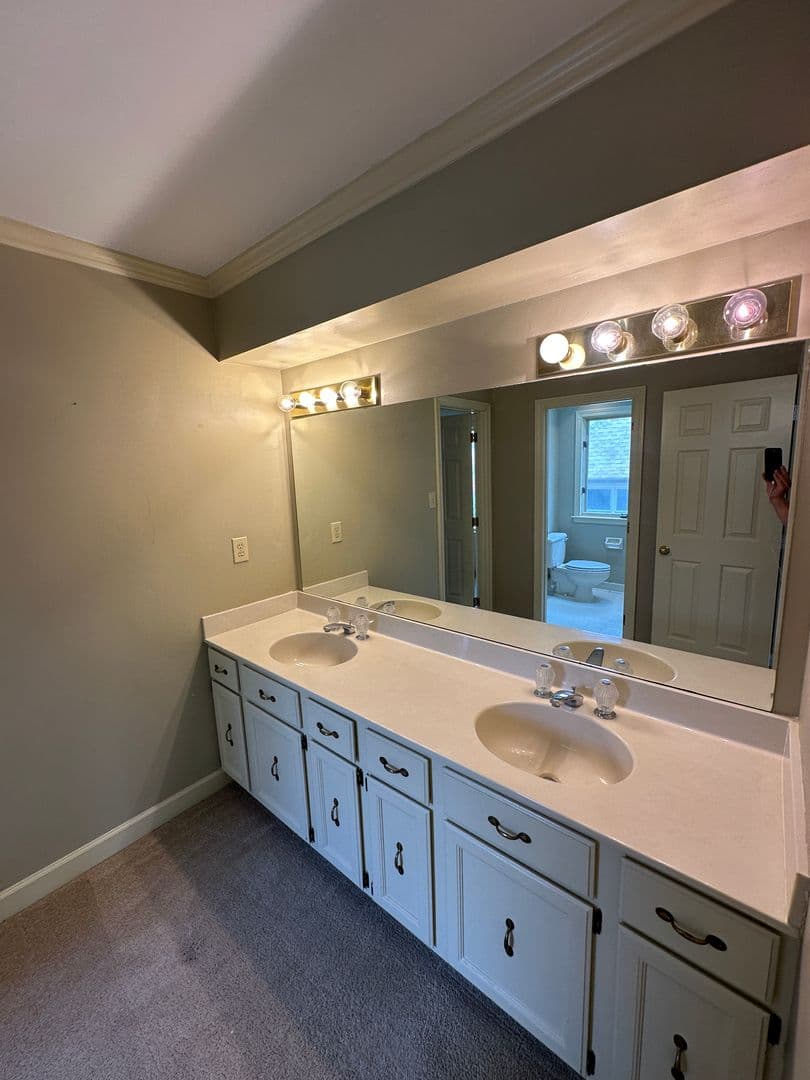 Memphis House: 320 N River Oaks