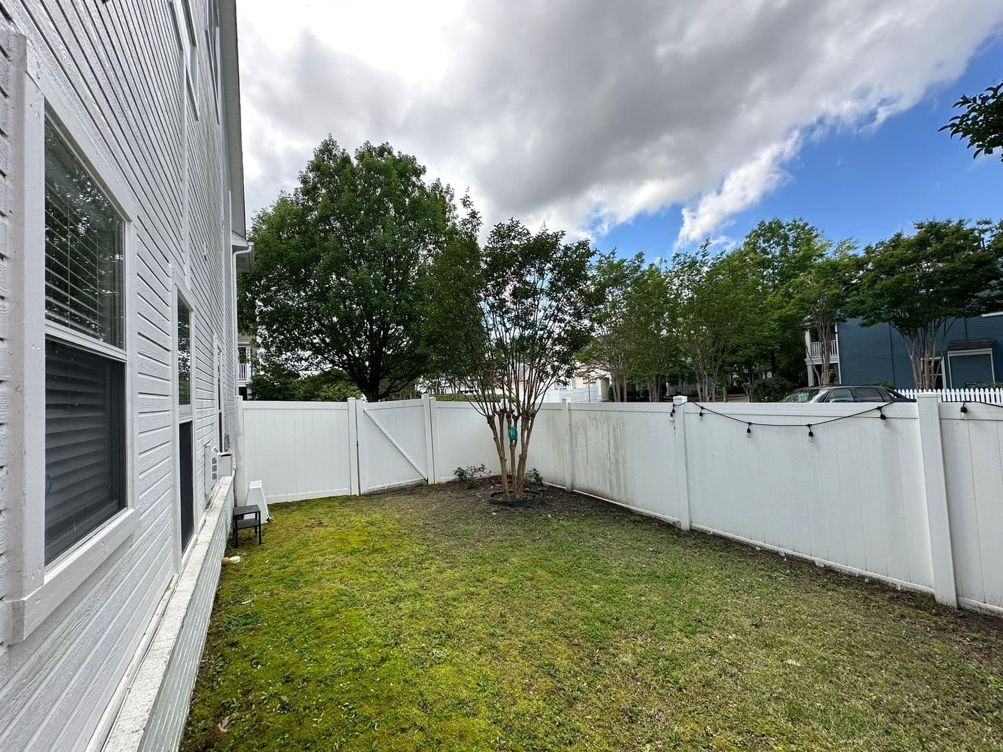 Memphis House: 1390 Island Town Dr