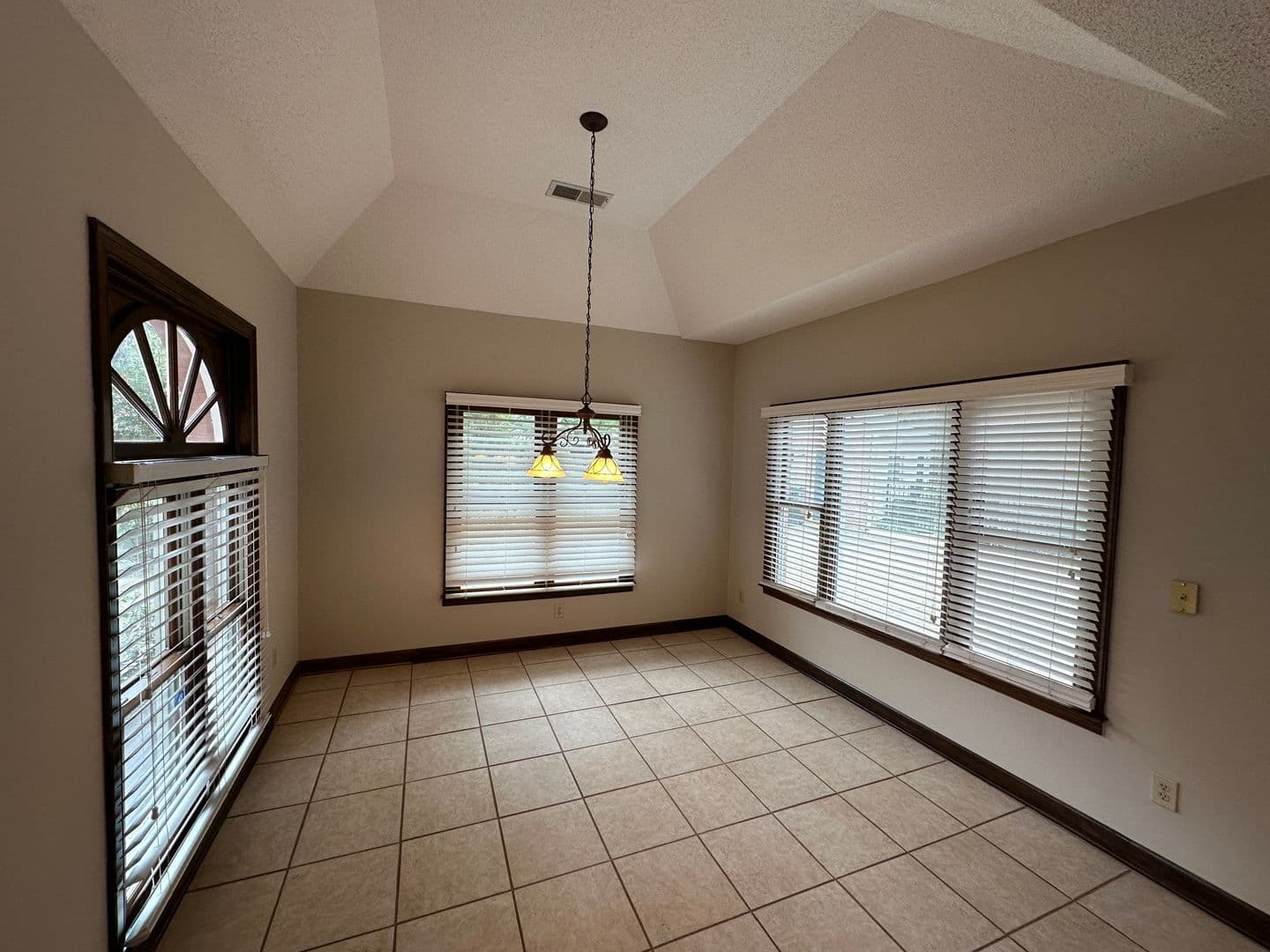 Collierville House: 857 Hickory Oaks Cr